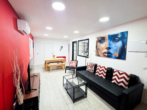 Property building, TV and multimedia, heating, internet, internet, air conditioner