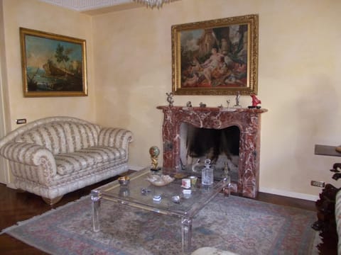 Communal lounge/ TV room