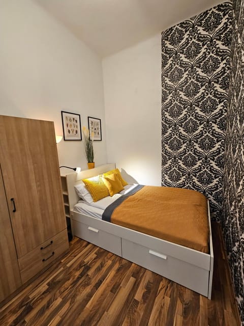 Bed, Photo of the whole room, Bedroom, wardrobe