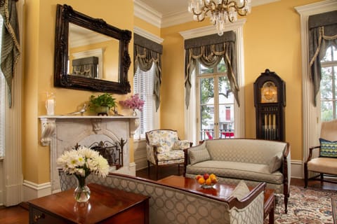 Living room, Street view