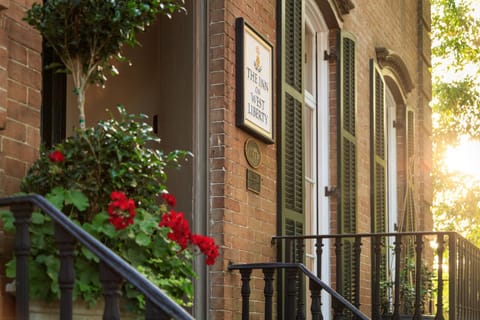 Property building, Facade/entrance, Property logo or sign