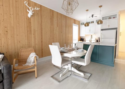 Kitchen or kitchenette, Living room