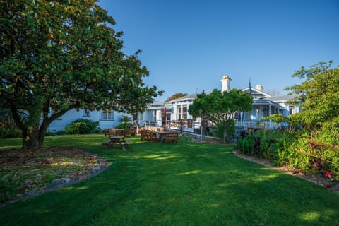 Property building, Garden, Dining area