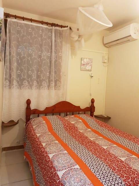 Bed, Bedroom, air conditioner