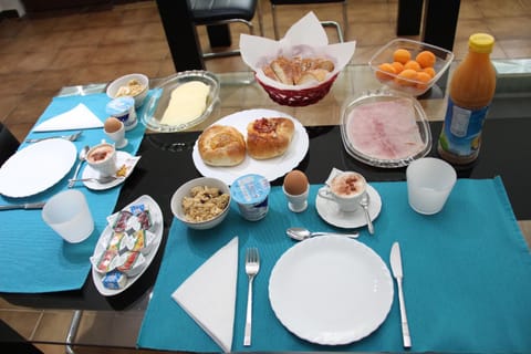 Food and drinks, Breakfast, Continental breakfast