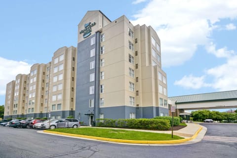 Property building, Property building, Day, Street view, Location, Parking