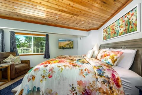 Little Creek Cove Beach Resort Motel in Newport