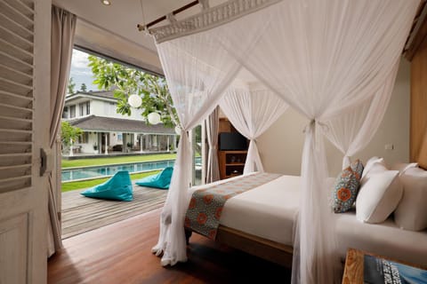 Bed, Garden, View (from property/room), Bedroom, Garden view, Pool view