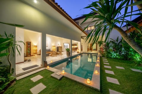 Patio, Garden, Garden, Balcony/Terrace, Living room, Seating area, Swimming pool, Swimming pool, Sunset