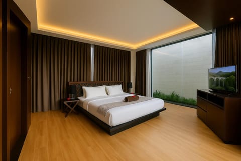 Bed, TV and multimedia, Photo of the whole room, Bedroom