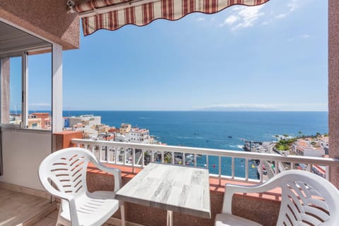 Natural landscape, Balcony/Terrace, Seating area, Beach