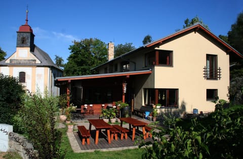 Restaurant/places to eat, Facade/entrance, Garden, Balcony/Terrace