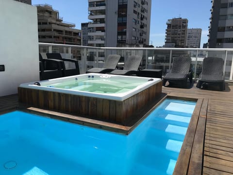 Hot Tub, Swimming pool