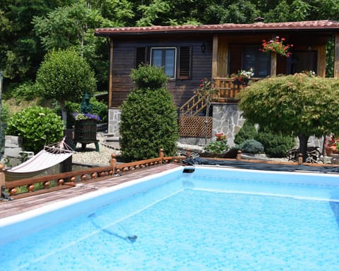 Swimming pool, Swimming pool