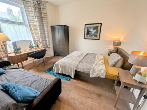 Bed, Photo of the whole room, Bedroom