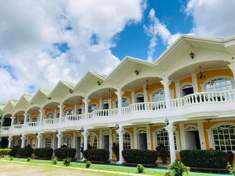 Facade/entrance, Bird's eye view