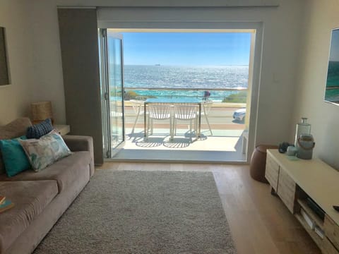 Natural landscape, View (from property/room), Balcony/Terrace, Balcony/Terrace, Living room, Dining area, Sea view