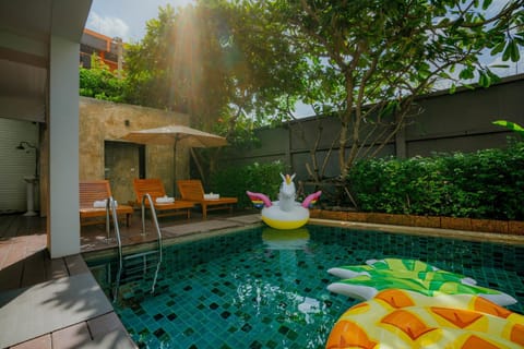 Swimming pool, Swimming pool