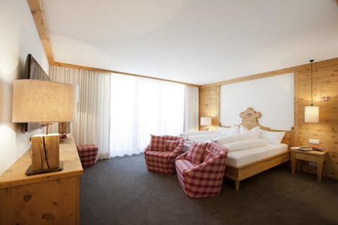 Day, Photo of the whole room