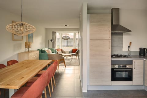 Kitchen or kitchenette, Living room, Seating area, Dining area