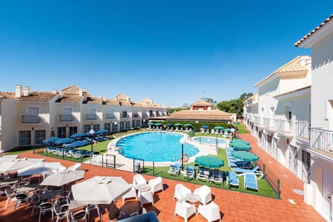 Day, Swimming pool, sunbed