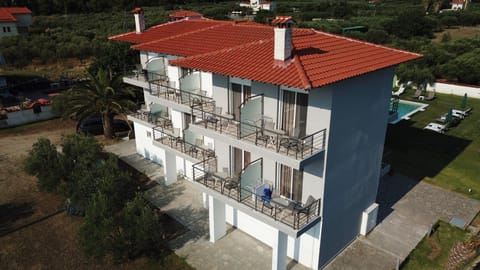 Property building, Balcony/Terrace, Mountain view, Pool view, Sea view