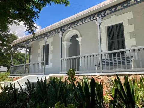 Property building, Facade/entrance, Balcony/Terrace, Balcony/Terrace