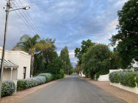 Neighbourhood, Street view