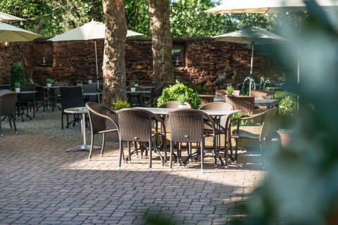 Restaurant/places to eat, Garden, Garden view