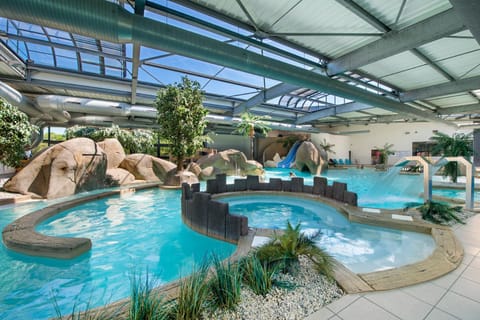 Aqua park, Swimming pool