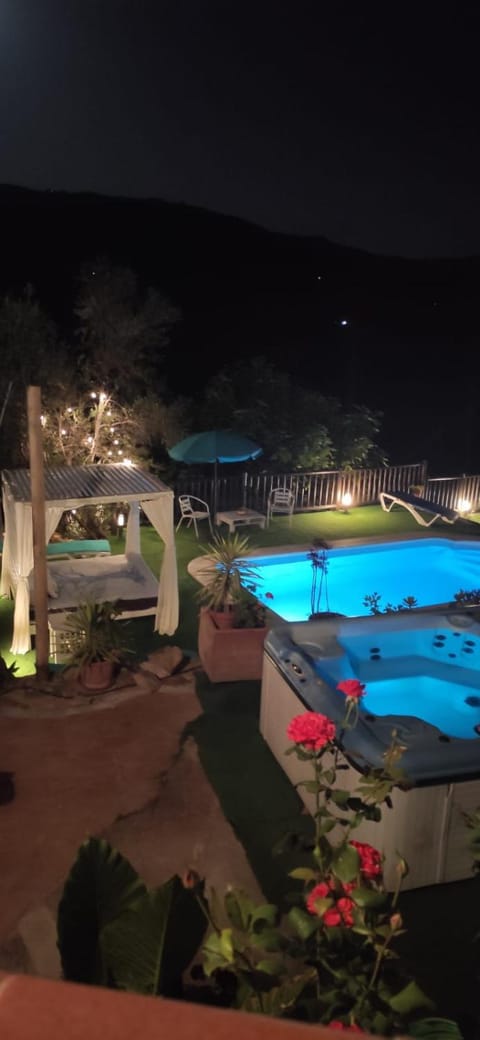Night, Hot Tub, Swimming pool, Swimming pool