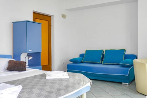 Apartments Beach Dugi rat Bed and Breakfast in Split-Dalmatia County