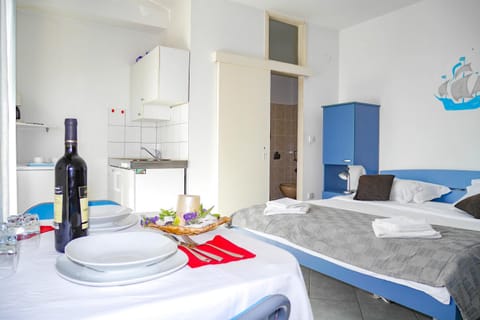 Apartments Beach Dugi rat Bed and Breakfast in Split-Dalmatia County