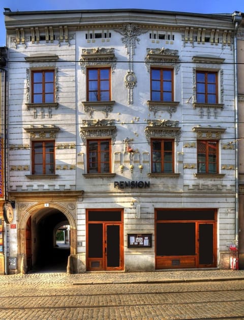 Property building, Facade/entrance, Landmark view