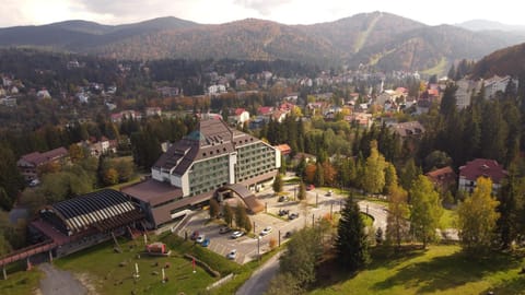 Property building, Natural landscape, Mountain view