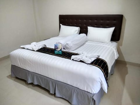 Photo of the whole room, towels