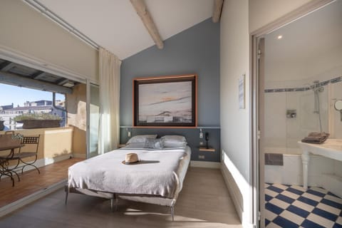Bathroom, Photo of the whole room, Bedroom
