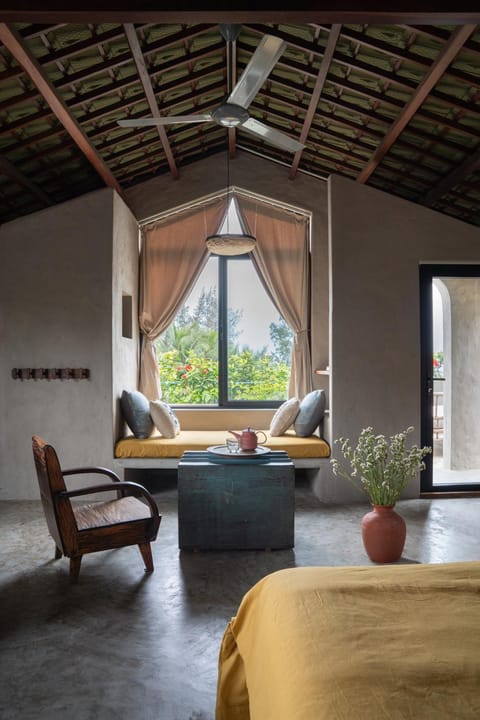 Bed, Living room, Photo of the whole room, Seating area, Bedroom, Sea view