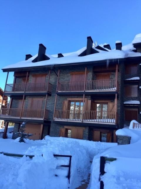 Off site, Day, Winter, Horse-riding, Skiing, Hiking, Cycling