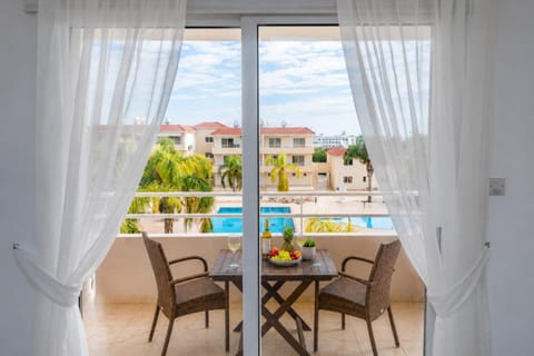 View (from property/room), Balcony/Terrace, Pool view