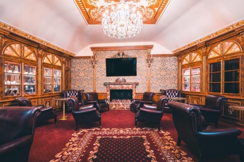 Communal lounge/ TV room, TV and multimedia, Seating area, Evening entertainment