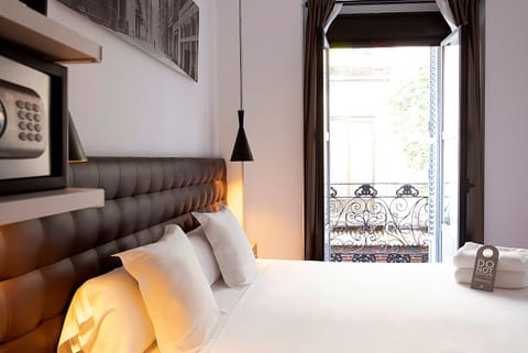 Bed, Balcony/Terrace, Bedroom, safe, towels