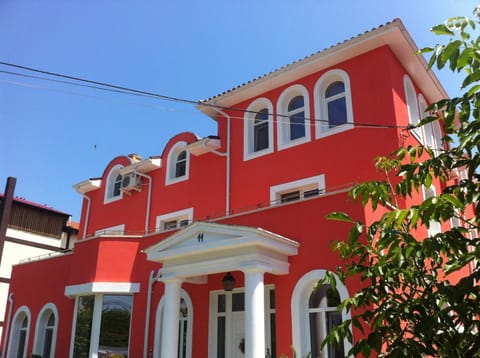 Facade/entrance