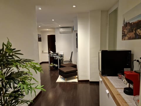 Communal lounge/ TV room, Living room, hair dresser