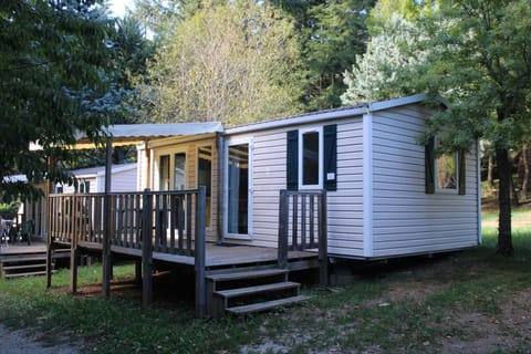 Camping Chantemerle Campground/
RV Resort in Auvergne-Rhône-Alpes