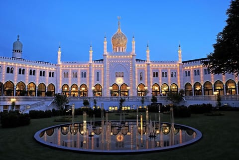Property building, Facade/entrance, Night