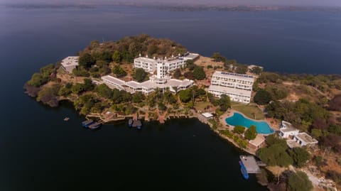 Facade/entrance, Bird's eye view