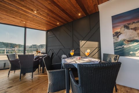 Restaurant/places to eat, Dining area