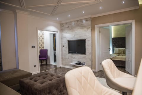 Living room, Floor plan, Dining area