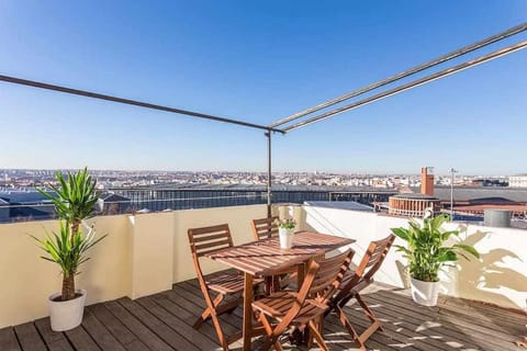 View (from property/room), Balcony/Terrace, City view